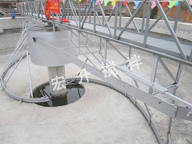 全橋式周邊傳動(dòng)刮泥機(jī)